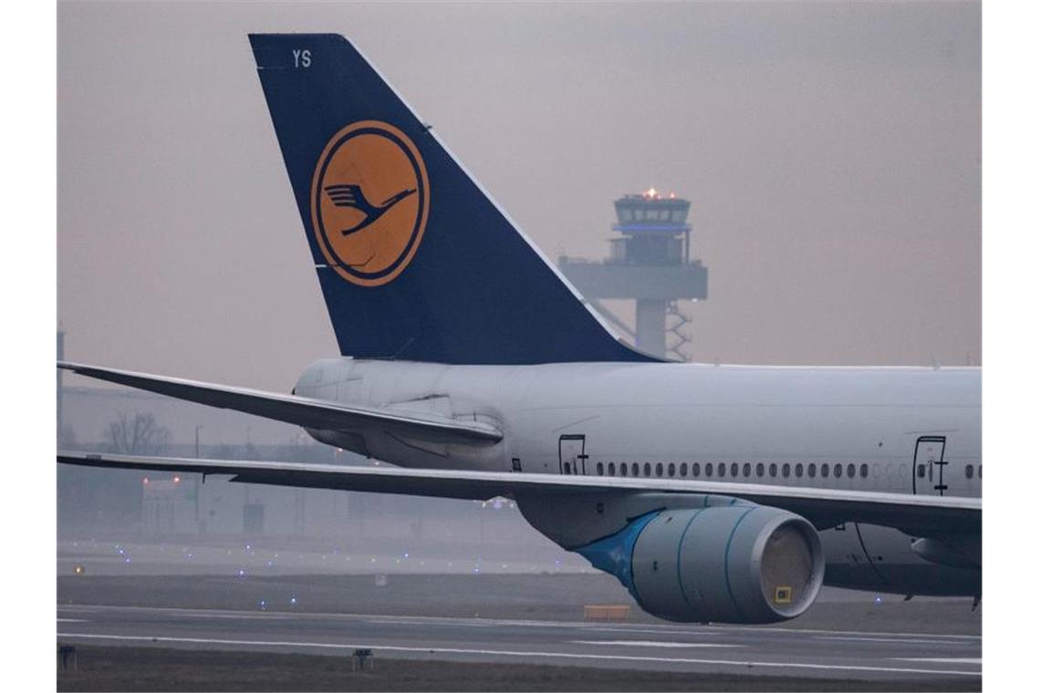 Die Lufthansa einigte sich mit der Vereinigung Cockpit auf einen längerfristigen Krisentarifvertrag. Foto: Boris Roessler/dpa