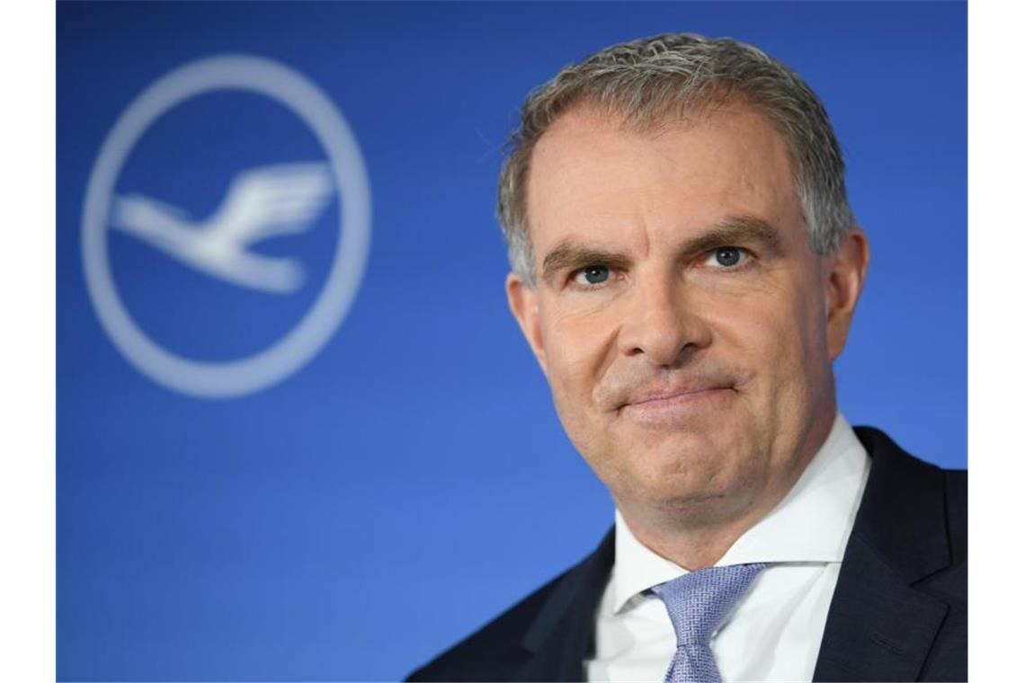 Die Lufthansa - hier der Vorstandsvorsitzende Carsten Spohr - verhandelt seit Wochen mit der Bundesregierung über Hilfen. Foto: Arne Dedert/dpa