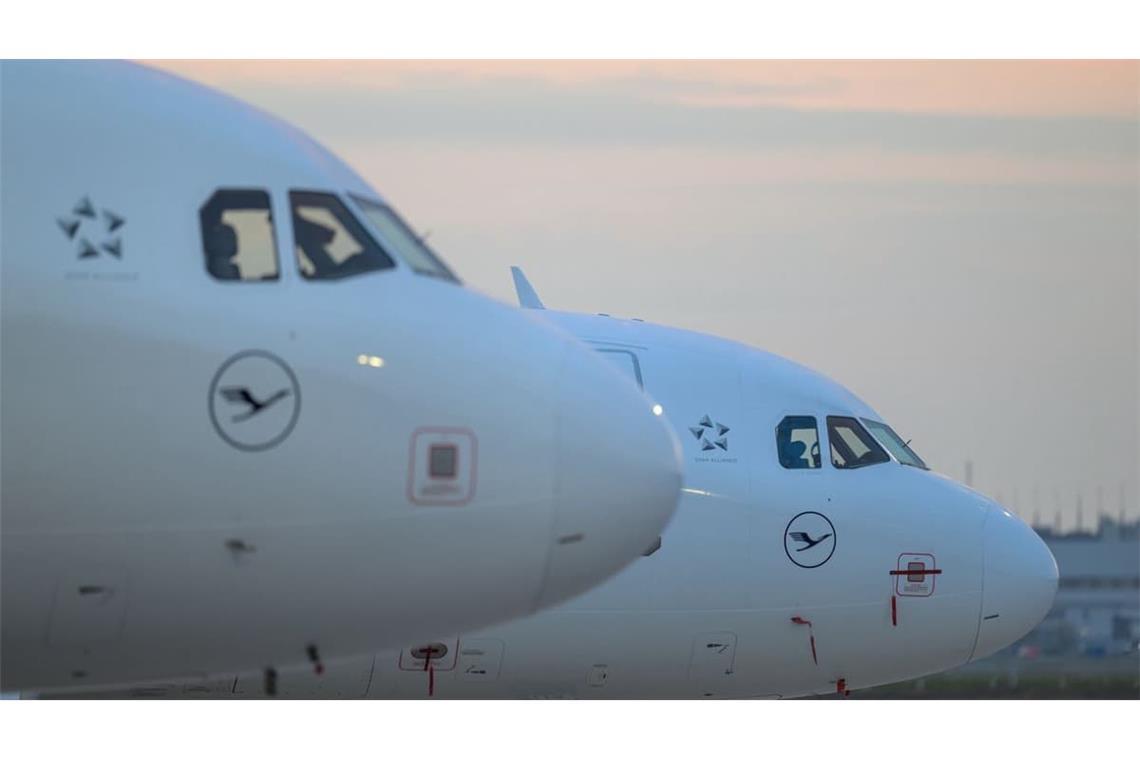 Die Lufthansa in Frankfurt bestätigt, dass ein Flugbegleiter während eines Zwischenstopps in Bengaluru (ehemals Bangalore) bei einem Unfall am Freitag ums Leben gekommen sei (Symbolbild Lufthansa).