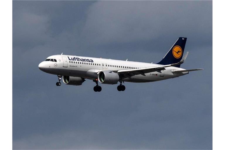 Die Lufthansa rechnet mit weniger Geschäftsreisenden in der Zeit nach der Pandemie. Foto: Boris Roessler/dpa