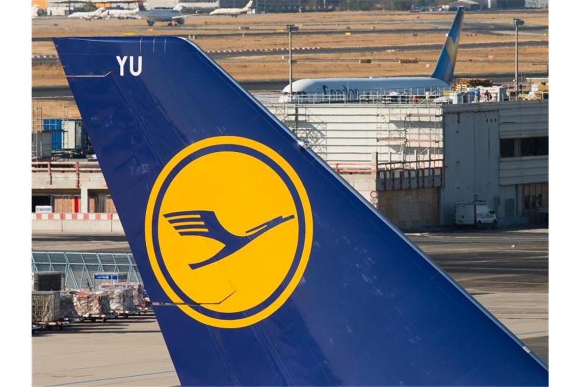 Lufthansa setzt Flüge nach Teheran bis Ende März aus Die Lufthansa setzt Flüge nach Teheran und für den iranischen Luftraum bis Ende März auch. Foto: Silas Stein/dpa