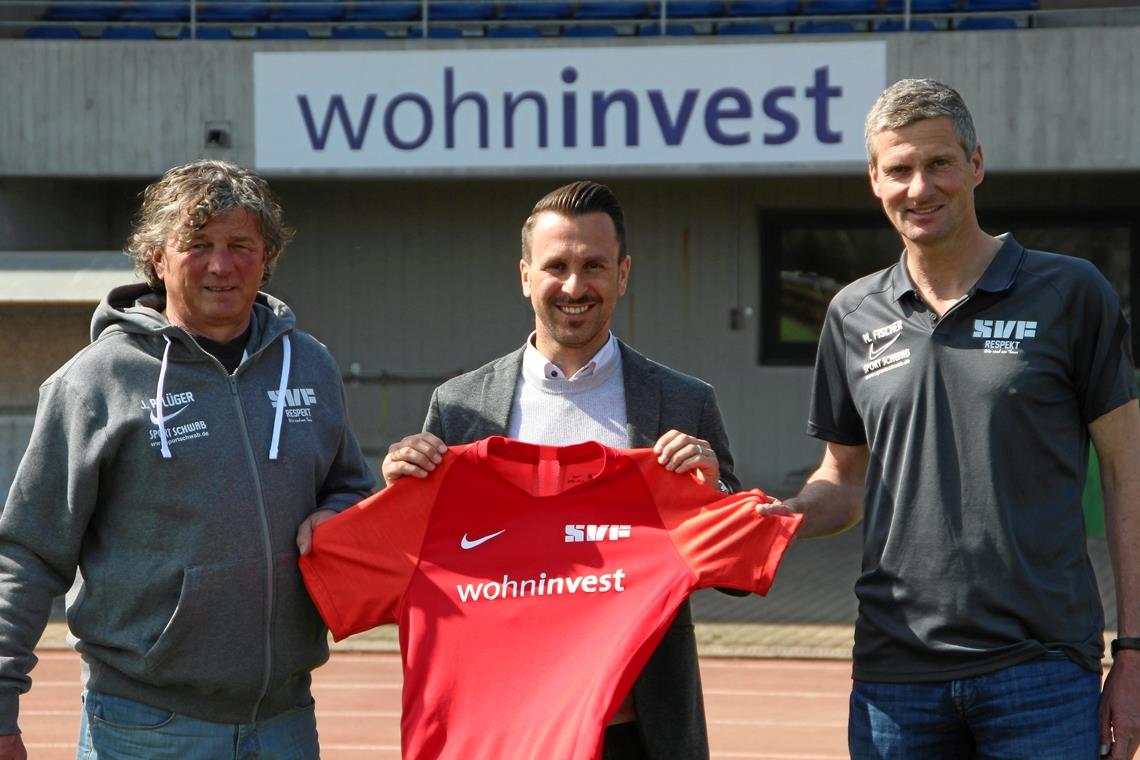 Die Macher des SV Fellbach mit ihrem neuen Trainer: Jochen Pflüger, Mario Marinic und Mathias Fischer (von links). Foto: privat