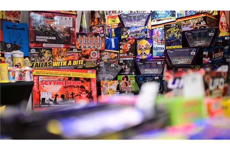 Die Männer wollten lediglich Silvesterfeuerwerk kaufen. (Symbolbild)