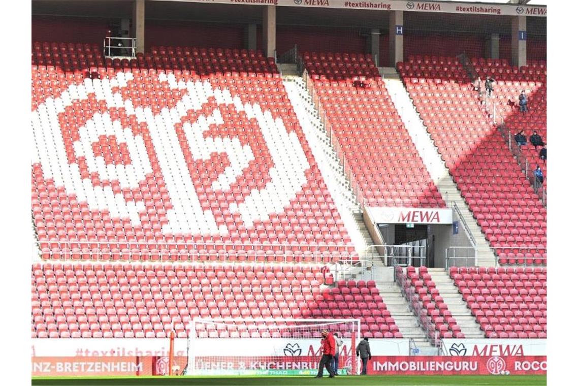 Der BVB will mit Sieg in Mainz an den FC Bayern heranrücken Die Mainzer hoffen im eigenen Stadion beim Nachholspiel gegen den BVB auf ein konkurrenzfähiges Team. Foto: Torsten Silz/dpa