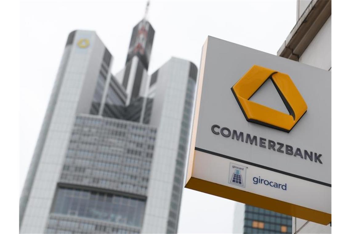 Die Management-Spitze der Commerzbank steht unter Druck. Foto: Arne Dedert/dpa/Archivbild