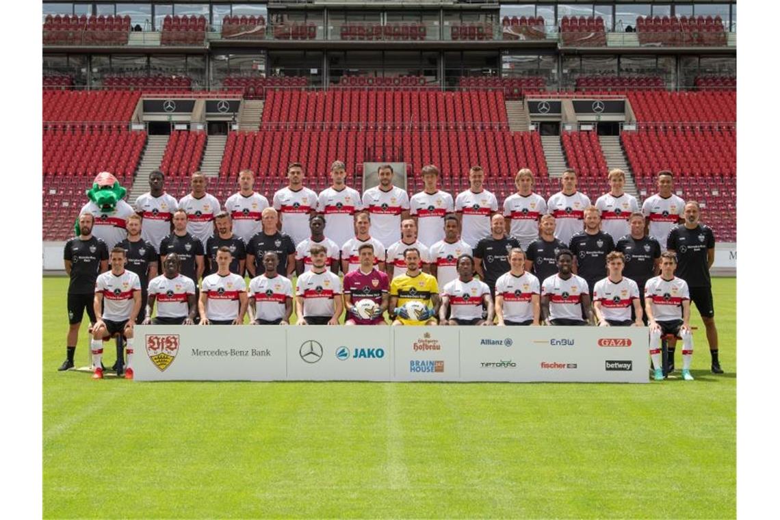 Die Mannschaft des VfB Stuttgart steht zu einem Teamfoto zusammen. Foto: Marijan Murat/dpa/Archivbild
