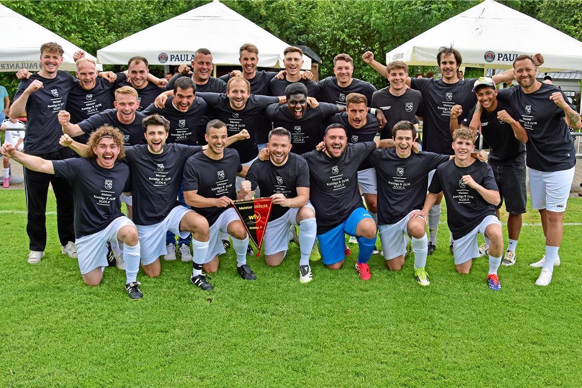 Die Mannschaft SG Oppenweiler-Strümpfelbach II steigt nach der Meisterschaft in der Kreisliga B2 in die Kreisliga A2 auf. Foto: Tobias Sellmaier