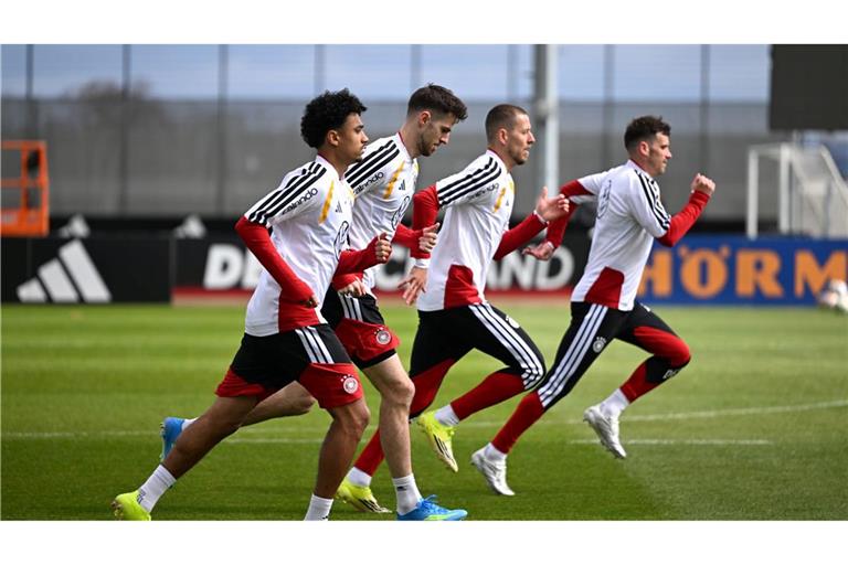 Die Mannschaft trainiert für das Länderspiel gegen die Schweiz.