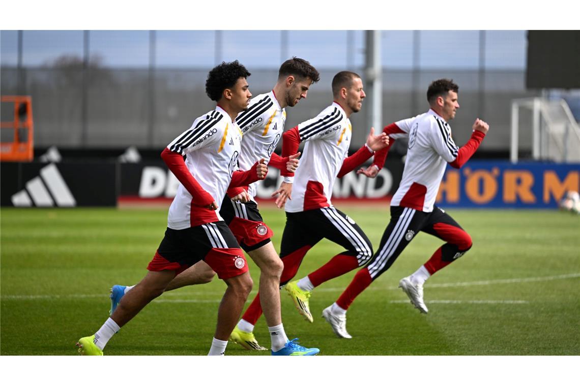 Die Mannschaft trainiert für das Länderspiel gegen die Schweiz.