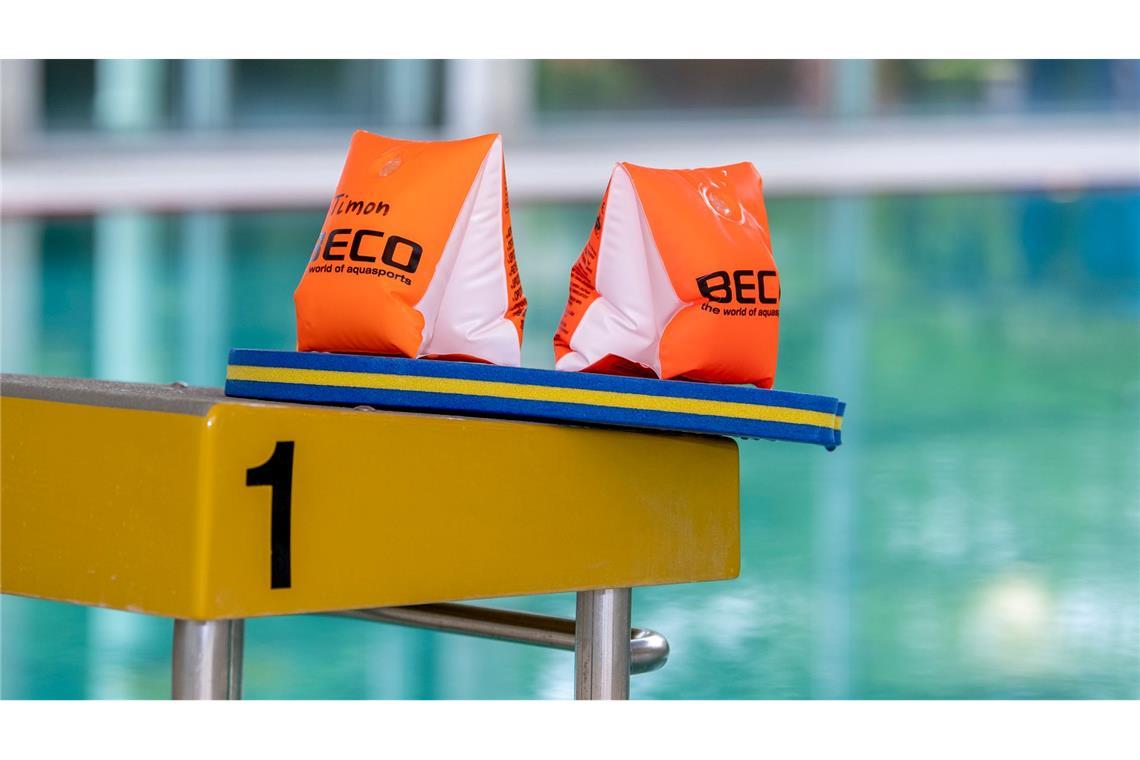 "Die marode Bäderlandschaft hängt wie ein Damoklesschwert über der Schwimmausbildung", sagt DLRG-Präsidentin Ute Vogt. (Archivbild)