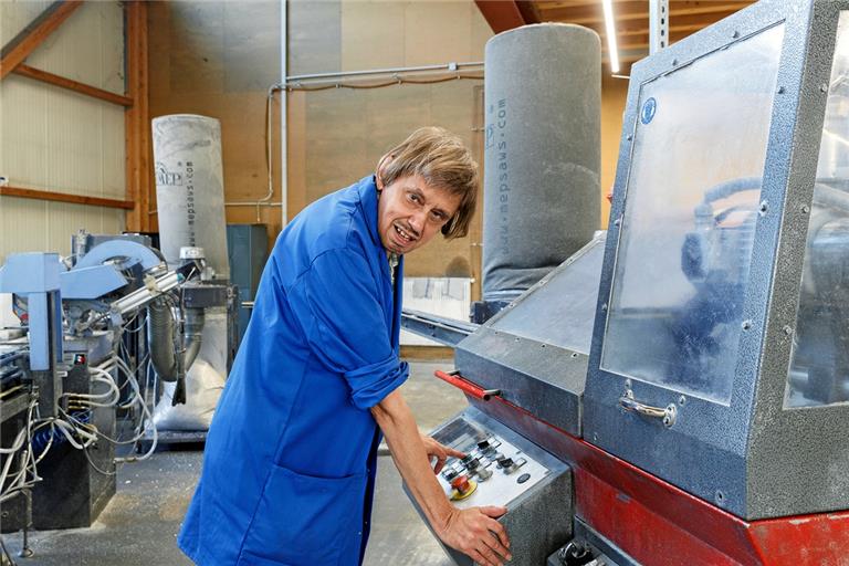 Die Maschinen in der Sägerei bedient Ottmar Mack seit vielen Jahren. Foto: Jörg Fiedler