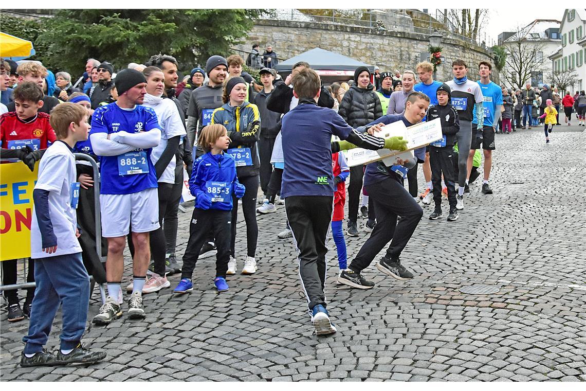 Die Max-Eyth-Realschule hat einen besonderen Staffelstab mit eingebauter Kamera....
