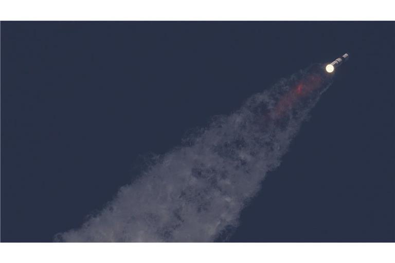 Die Mega-Rakete Starship von SpaceX absolviert einen Testflug von der Starbase in Texas.
