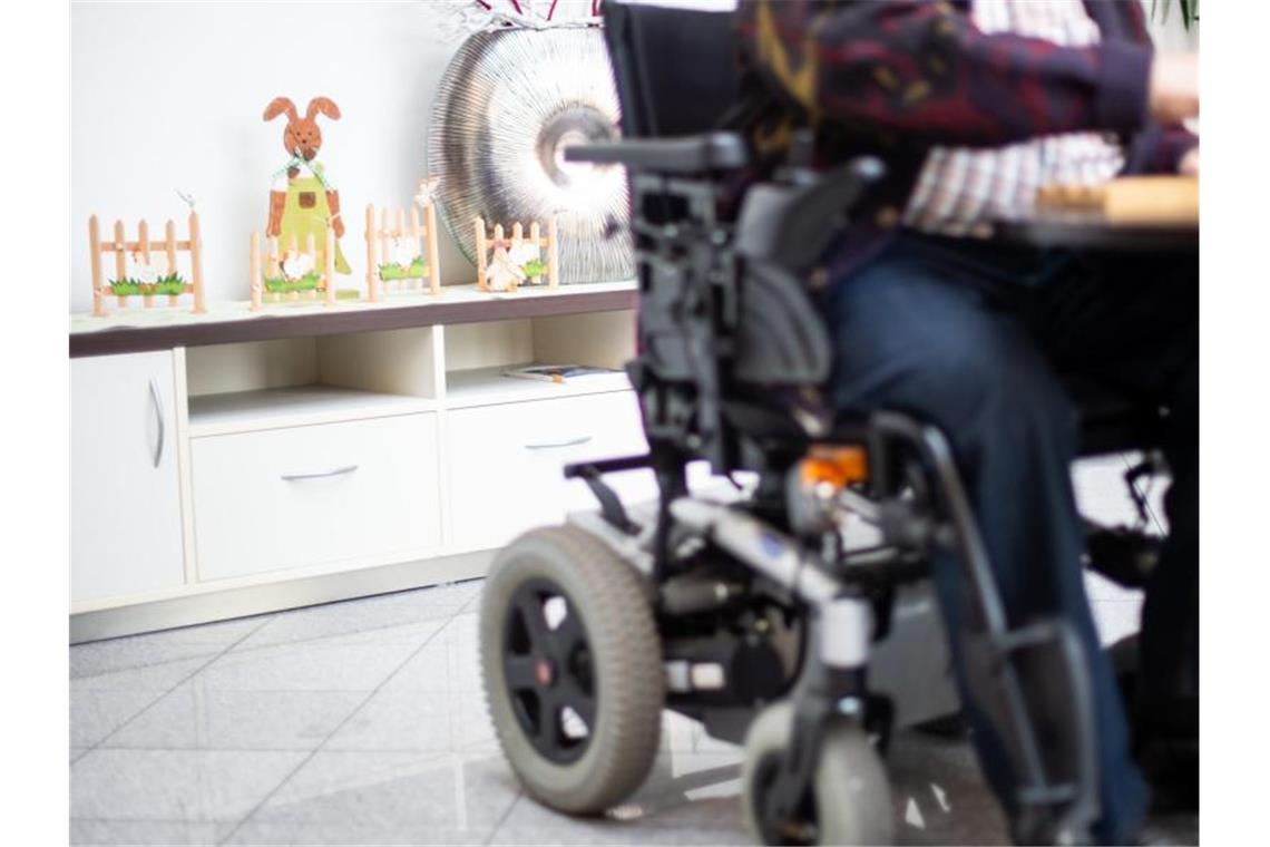 Corona-Krise trifft Pflegebedürftige und Angehörige hart Die meisten Pflegebedürftigen werden daheim betreut. Foto: Jonas Güttler/dpa/Symbolbild