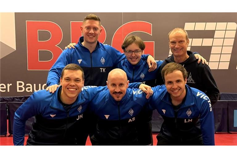 Die Meistermannschaft der SV Böblingen spielt jetzt in der Oberliga: Eine Klasse höher erwartet Jan Hartmann, Andrew Schönhaar und Luis Hornstein (vorne v. li.) sowie Tim Kimmerle, Pascal Timke und Coach Henning Meier (hinten v. li.) eine herausfordernde Saison.