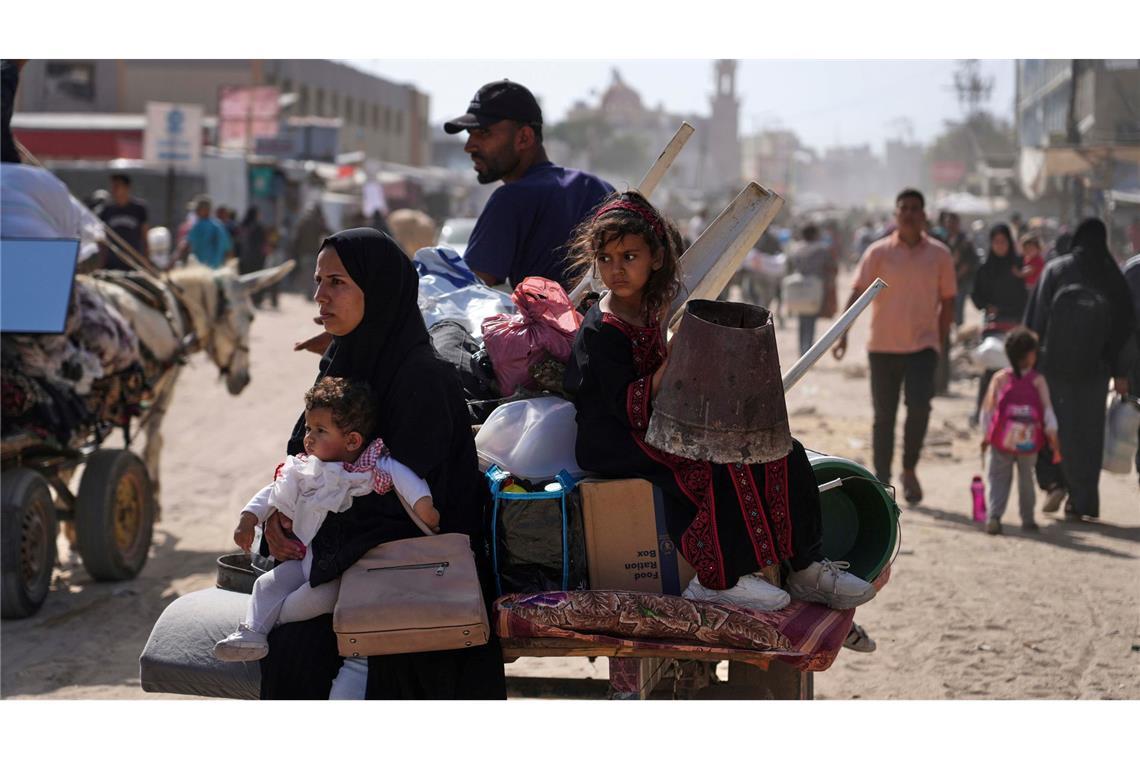 UN: Israel erlaubt 100 Hilfsgüter-Lastwagen für Gaza Die Menschen im Gazastreifen bangen um ihr Zuhause - und um ihr Leben.