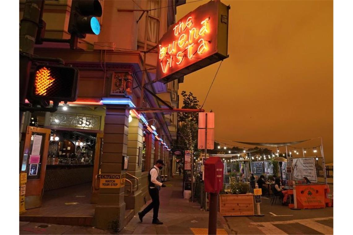 Die Menschen von San Francisco bis Seattle erwachten am Mittwoch mit dunstigen Rauchwolken in der Luft. Foto: Eric Risberg/AP/dpa