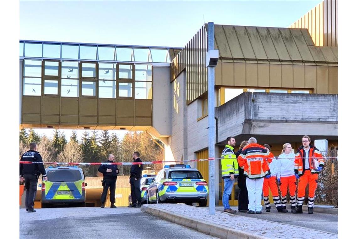 Die Messerattacke im Jobcenter von Rottweil war vom mutmaßlichen Täter im Internet angekündigt worden. Foto: Peter Arnegger / Nrwz/dpa