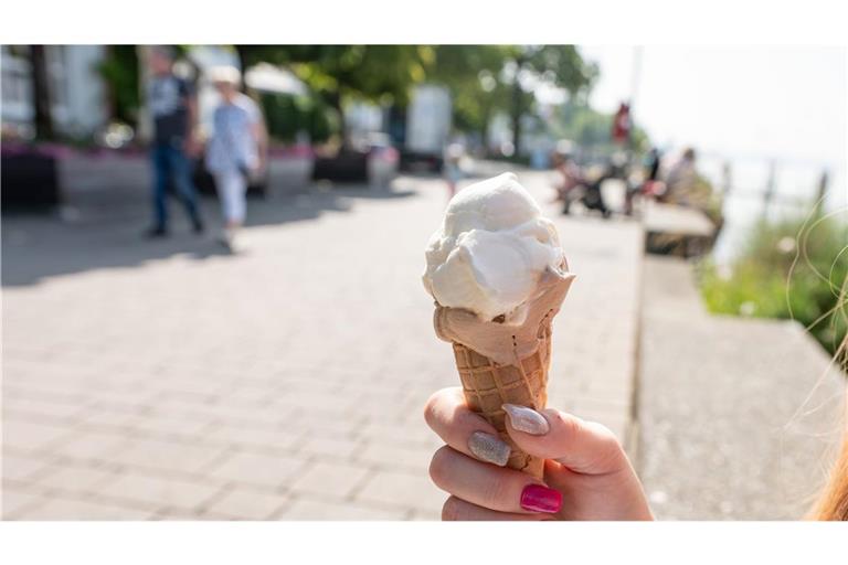 Die Meteorologen erwarten zum Start in die neue Woche sommerliche Temperaturen.
