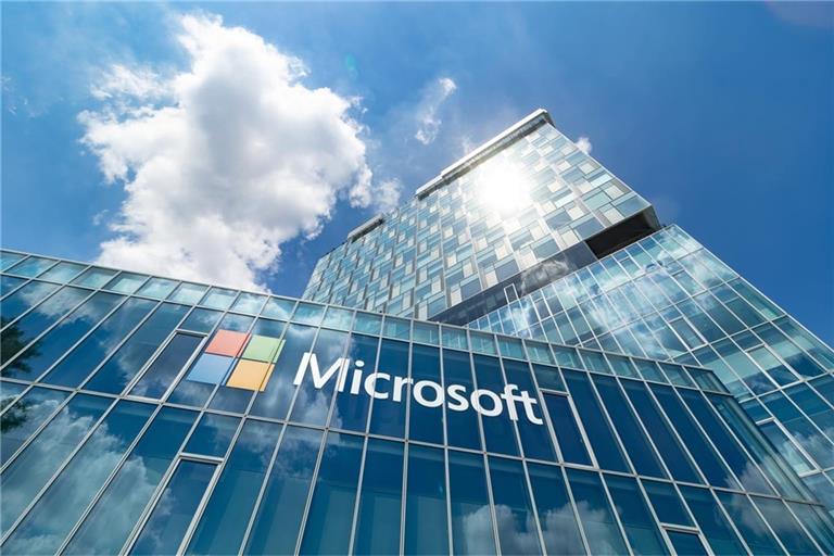 Die Microsoft-Aktie fällt um 5 %, trotz starker Quartalszahlen. Hohe Investitionen in KI-Infrastruktur belasten die Stimmung der Anleger.