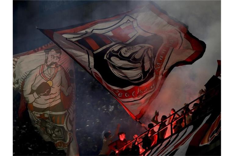 Die Milan-Fans müssen 2019/20 auf internationale Spiele verzichten. Foto: Luca Bruno/AP