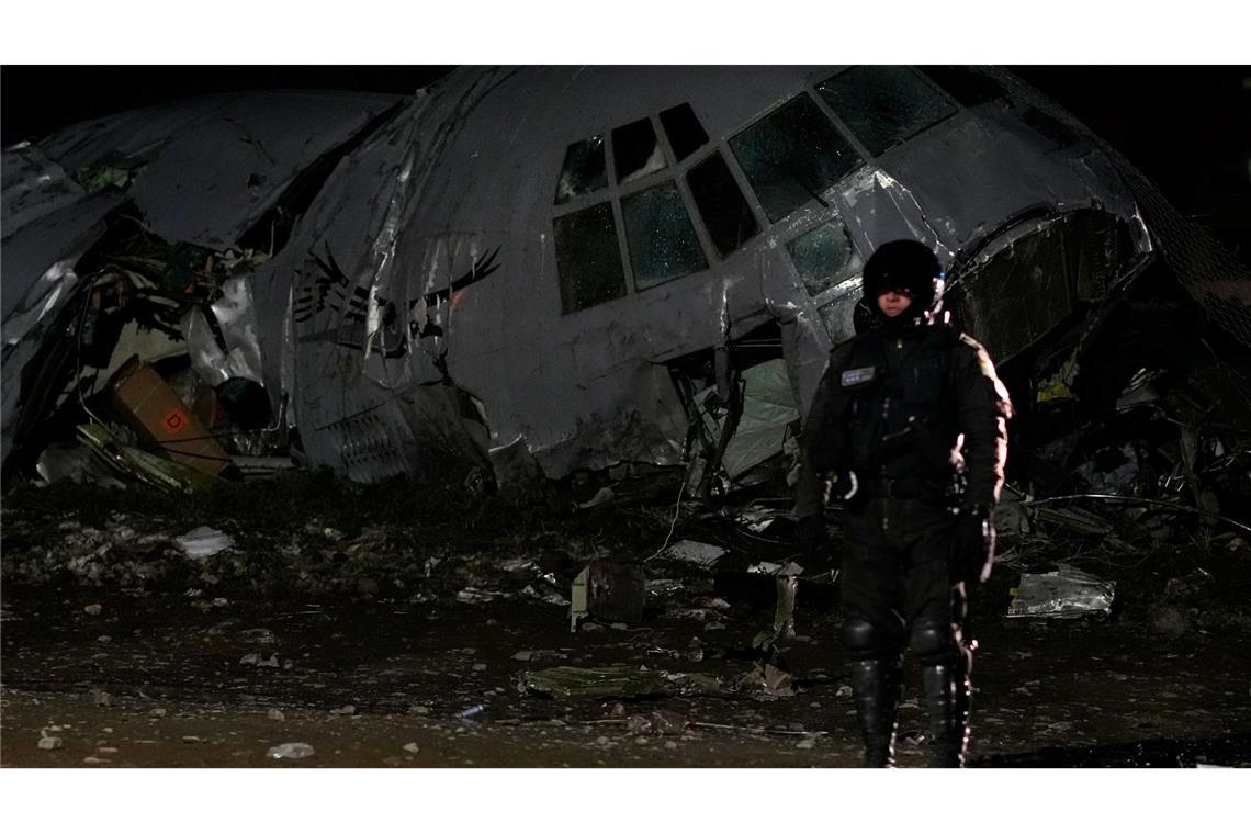 Die Militärmaschine der bolivianischen Luftwaffe sei von der Start- und Landebahn abgekommen.