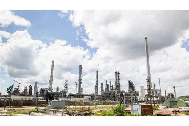 Die Mineralölraffinerie Oberrhein bei Karlsruhe.