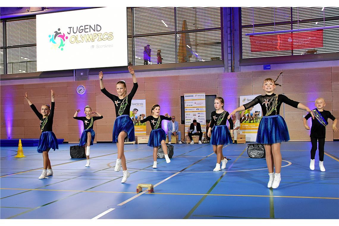 Die Mini-Garde des Backnanger Karnevals-Clubs legt einen schwungvollen Auftritt ...