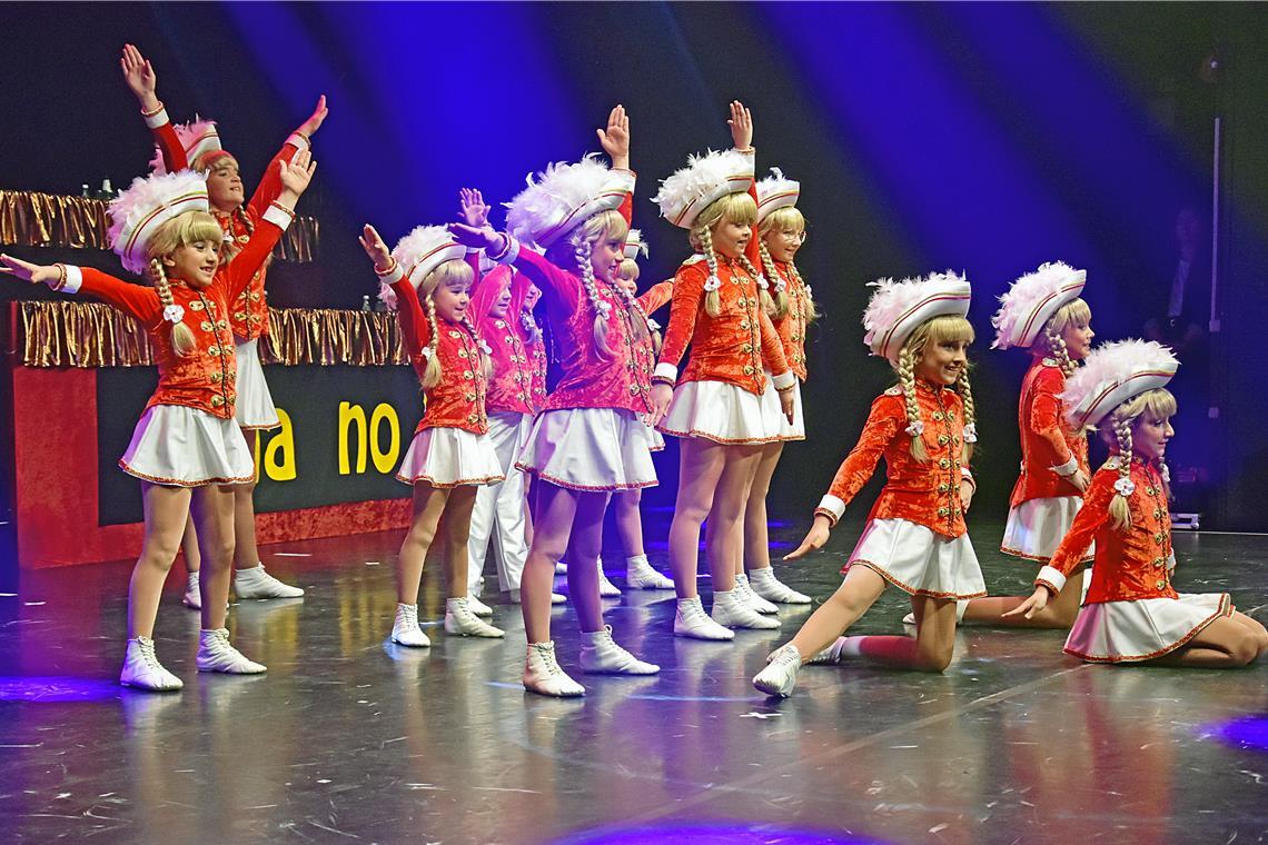 Die Minigarde des BKC eröffnet das rund fünfstündige Programm. Fotos: Tobias Sellmaier