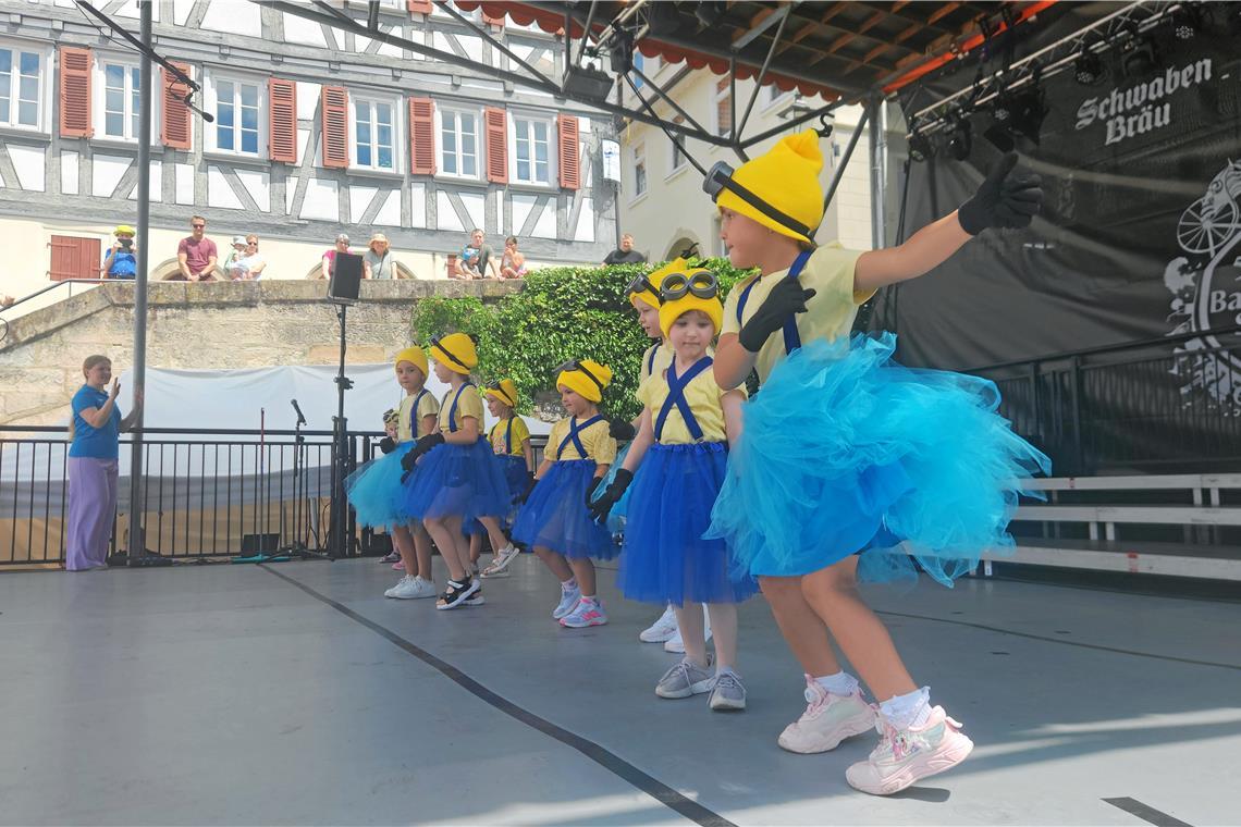 Der Live-Blog zum 53. Backnanger Straßenfest: Mit dem Zapfenstreich klingt das Fest aus Die Minions vom Kinder- und Jugendkulturvereins. Foto: privat
