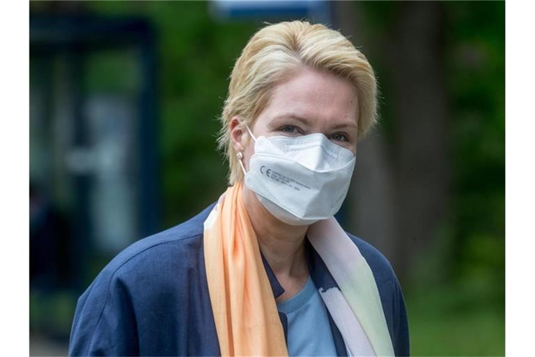 Die Ministerpräsidentin von Mecklenburg-Vorpommern Manuela Schwesig fordert bundeseinheitliche Corona-Regeln für Großveranstaltungen. Foto: Markus Scholz/dpa