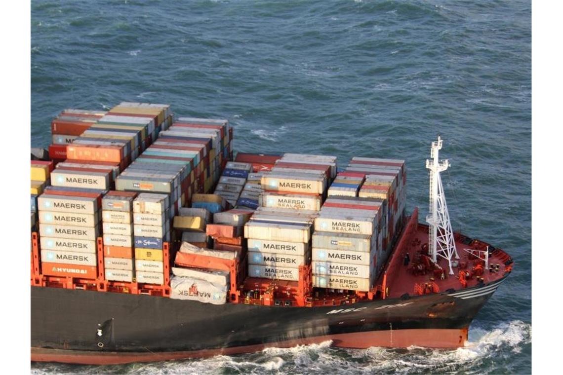 Die mit Containern beladene „MSC Zoe“ ist in der Nordsee unterwegs und hat durch den Sturm auf dem Weg vom belgischen Antwerpen nach Bremerhaven Ladung in der Nordsee verloren. Foto: Nlcg-Phcgn/Netherlands Coast Guard/dpa
