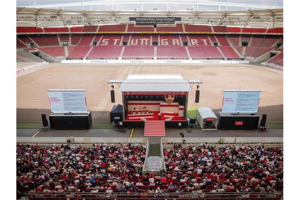 Neue Mitgliederversammlung des VfB Stuttgart am 15. Dezember Die Mitgliederversammlung des VfB Stuttgart wurde wegen einer WLAN-Panne abgebrochen. Foto: Christoph Schmidt