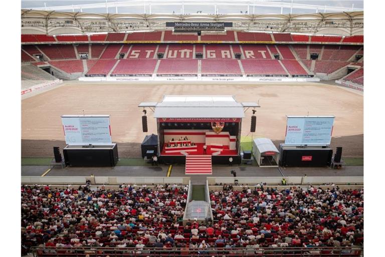 Die Mitgliederversammlung des VfB Stuttgart wurde wegen einer WLAN-Panne abgebrochen. Foto: Christoph Schmidt