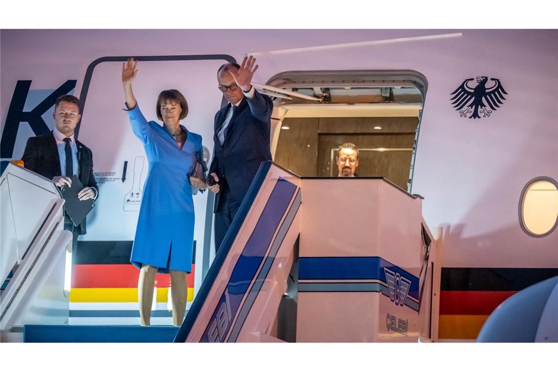 Die Mitreise von Merz' Frau Charlotte ist als seltene Geste der Freundschaft zu verstehen.