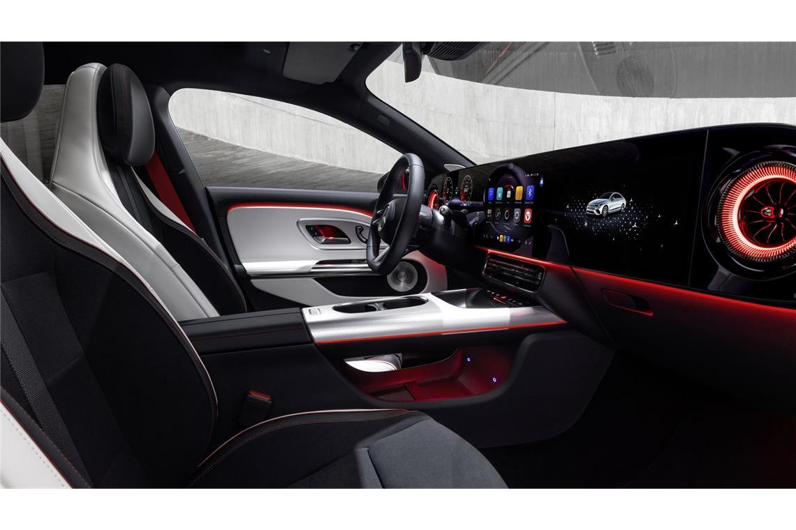 Mercedes CLA im Test: Zwischen Fahrfreude und Touchscreen-Frust Die Mittelkonsole des neuen CLA ist relativ hoch und hat zwei Ebenen.
