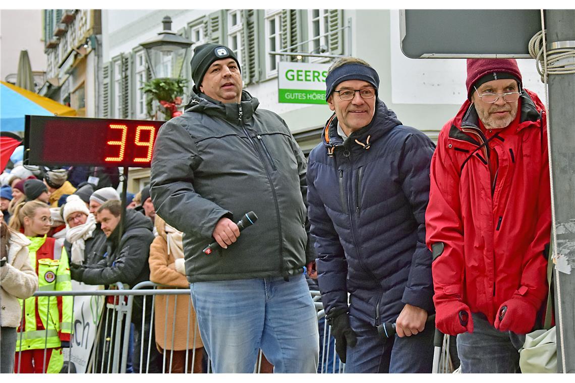 Die Moderatoren Alexander Hornauer (links) und Bernd Koppitz neben Gernot Gruber...