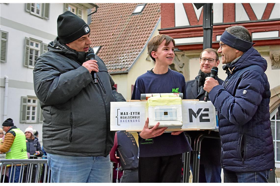 Die Moderatoren Alexander Hornauer und Bernd Koppitz (rechts) interviewen einen ...
