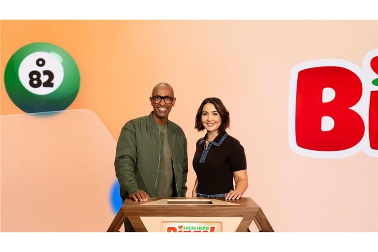 Die Moderatoren Amiaz und Luisa der „Local Hero Bingo-Show“: Auch RTL setzt auf Formate die Programminhalt und Werbung kombinieren.