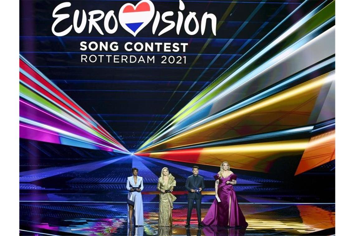 Alle Spots auf Rotterdam: ESC-Finale am Abend Die Moderatoren Edsilia Rombley (l-r), Chantal Janzen, Jan Smit und Nikkie de Jager moderieren die erste Generalprobe für das große Finale des 65. Eurovision Song Contest. Foto: Heikki Saukkomaa/Lehtikuva/dpa