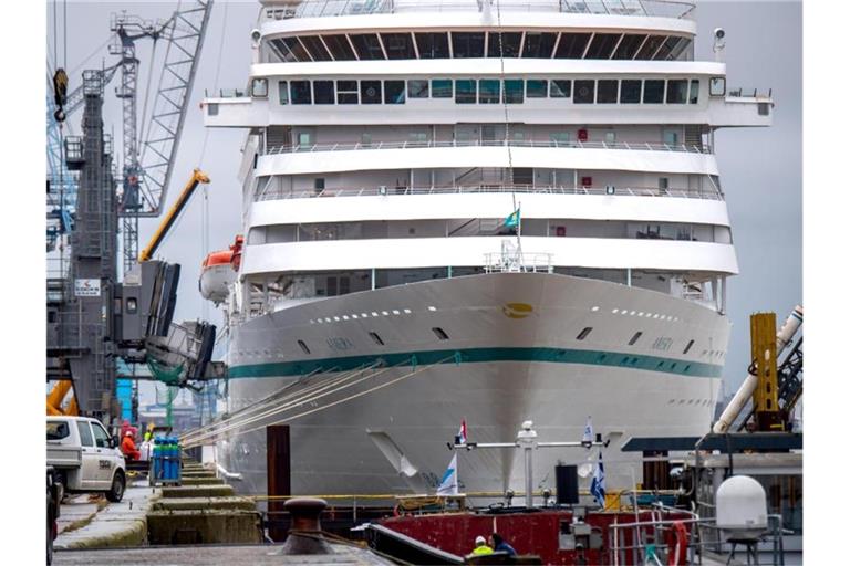 Die „MS Amera“ am Kreuzfahrtterminal in Bremerhaven. Foto: Sina Schuldt/dpa