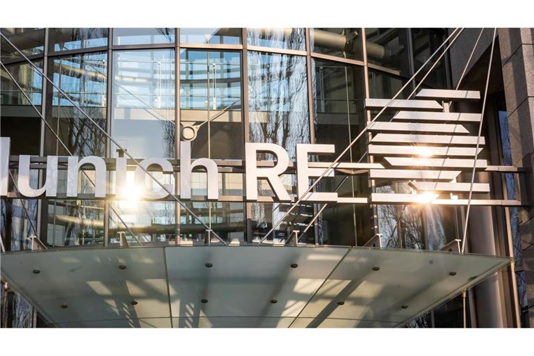 Die Munich Re erwartet demnach in den kommenden Monaten weiter positive Geschäftsmöglichkeiten, die Ziele für 2025 seien unverändert gültig.