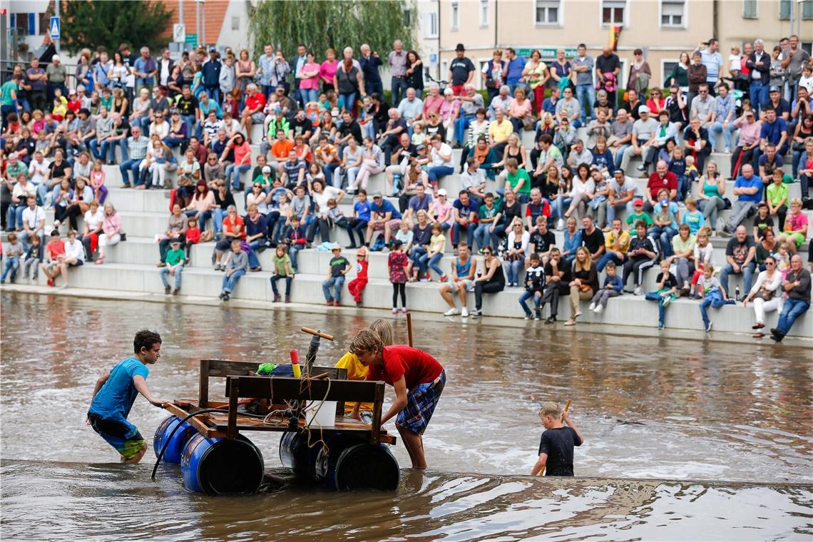 Die Murr-Regatta ist eine Riesengaudi, ein Publikumsmagnet und stand 1997 sogar ...