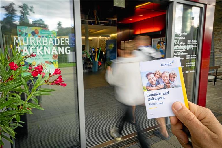 Die Murrbäder Backnang zählen zu den Einrichtungen, bei denen der Familien- und Kulturpass der Stadt Backnang besonders gern gezückt wird, um vergünstigten Eintritt zu erhalten. Foto: Alexander Becher