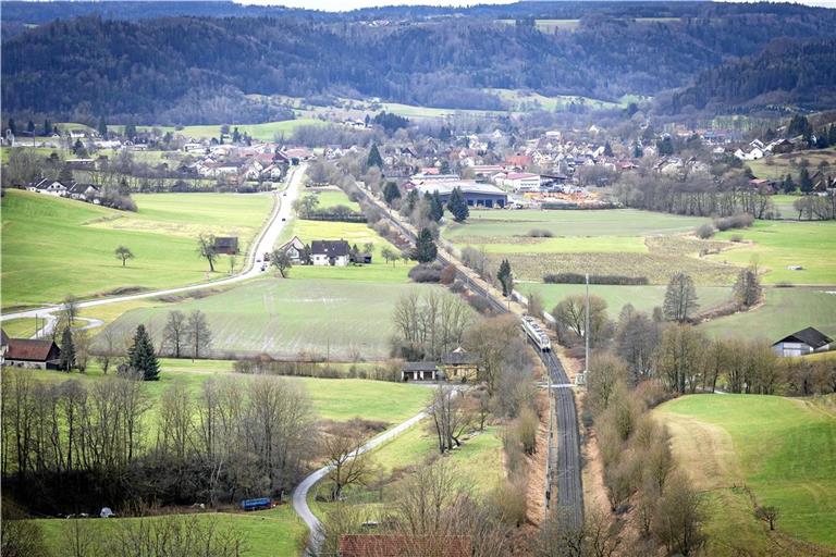 Die Murrbahn vor dem Eingang ins Schanz-Tunnel bei Fornsbach. Hier ist das Problem schon ersichtlich: Die Murrbahn ist größtenteils einspurig. Archivbild: Alexander Becher