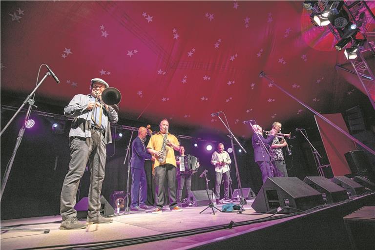 Die Musiker der „Amsterdam Klezmer Band“ verpassen traditionellen Genres eine frische, zuweilen anarchistisch anmutende Note, ohne dabei deren essenzielle und charakteristische Merkmale zu vernachlässigen. Foto: A. Becher