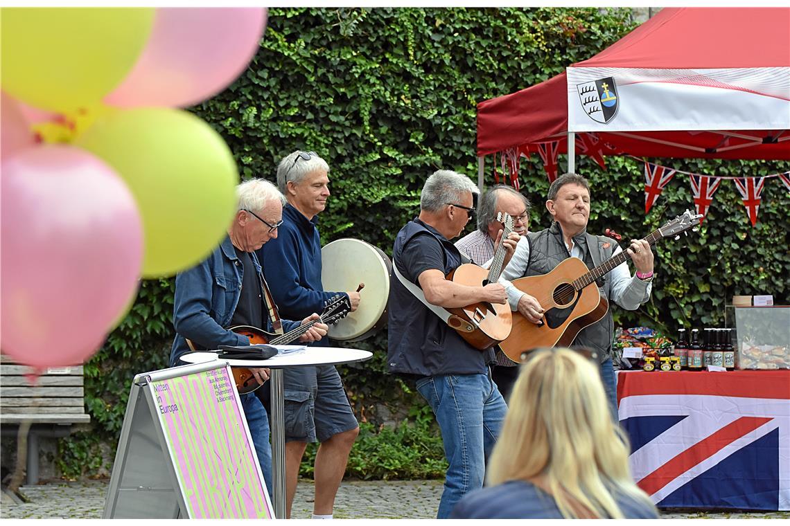 Die Musiker von "Gentleman of Io" aus Chelmsford waren bei der Eröffnung und ans...