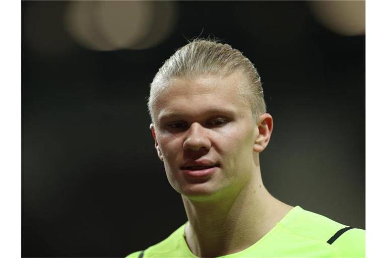 Die Muskelverletzung im Adduktorenbereich ist hartnäckiger als erwartet. Erling Haaland fällt wohl weiter für den BVB aus. Foto: Christian Charisius/dpa