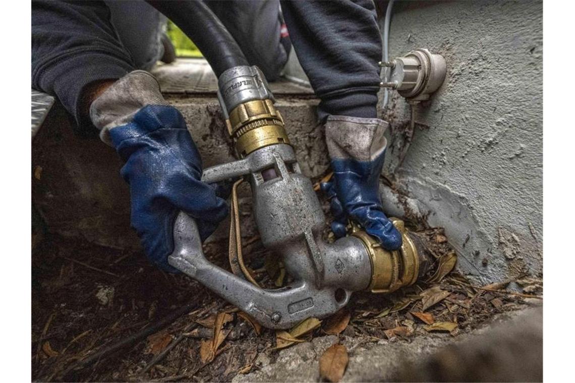 Ölpreise drehen in Verlustzone Die Nachfrage nach Rohöl ist groß. Foto: David Inderlied/dpa