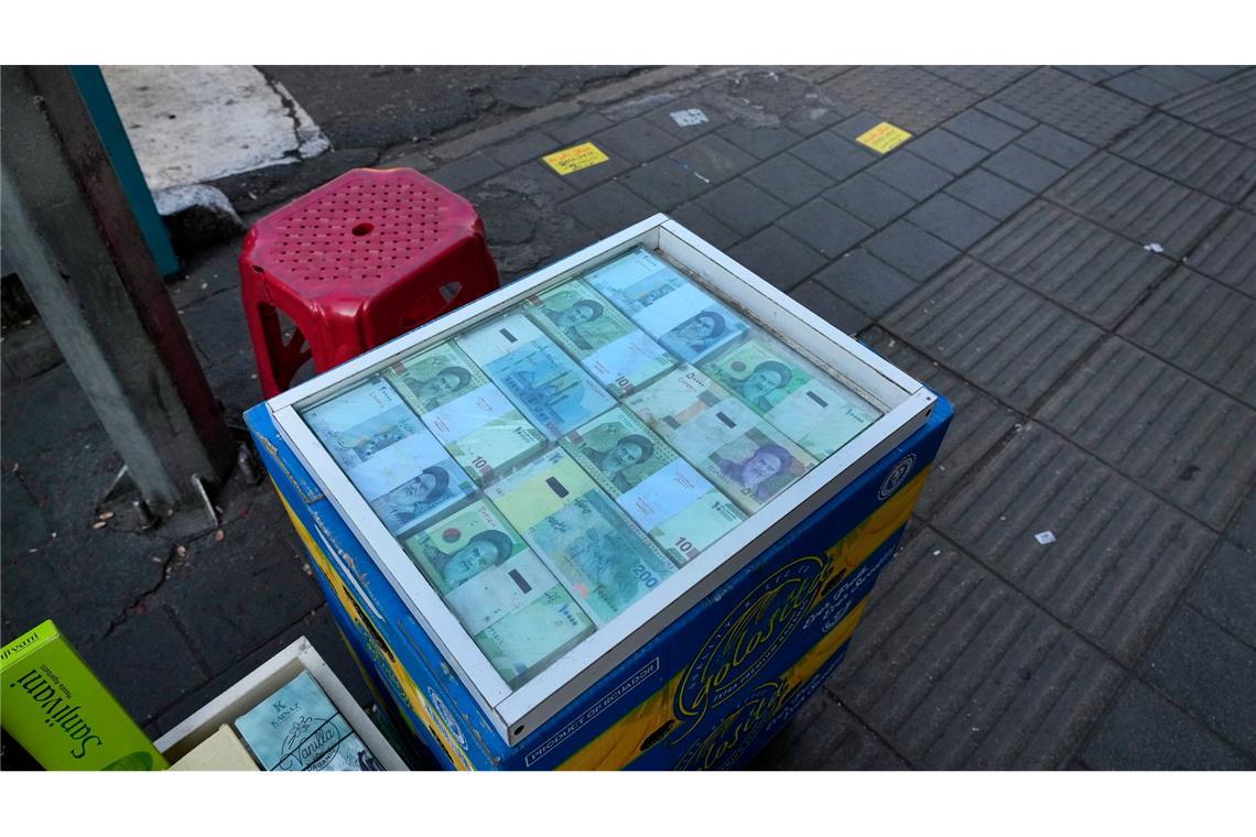 Die nahezu hundertprozentige Inflation im Iran hat die Preise für fast alle Waren verdoppelt. (Archivbild)